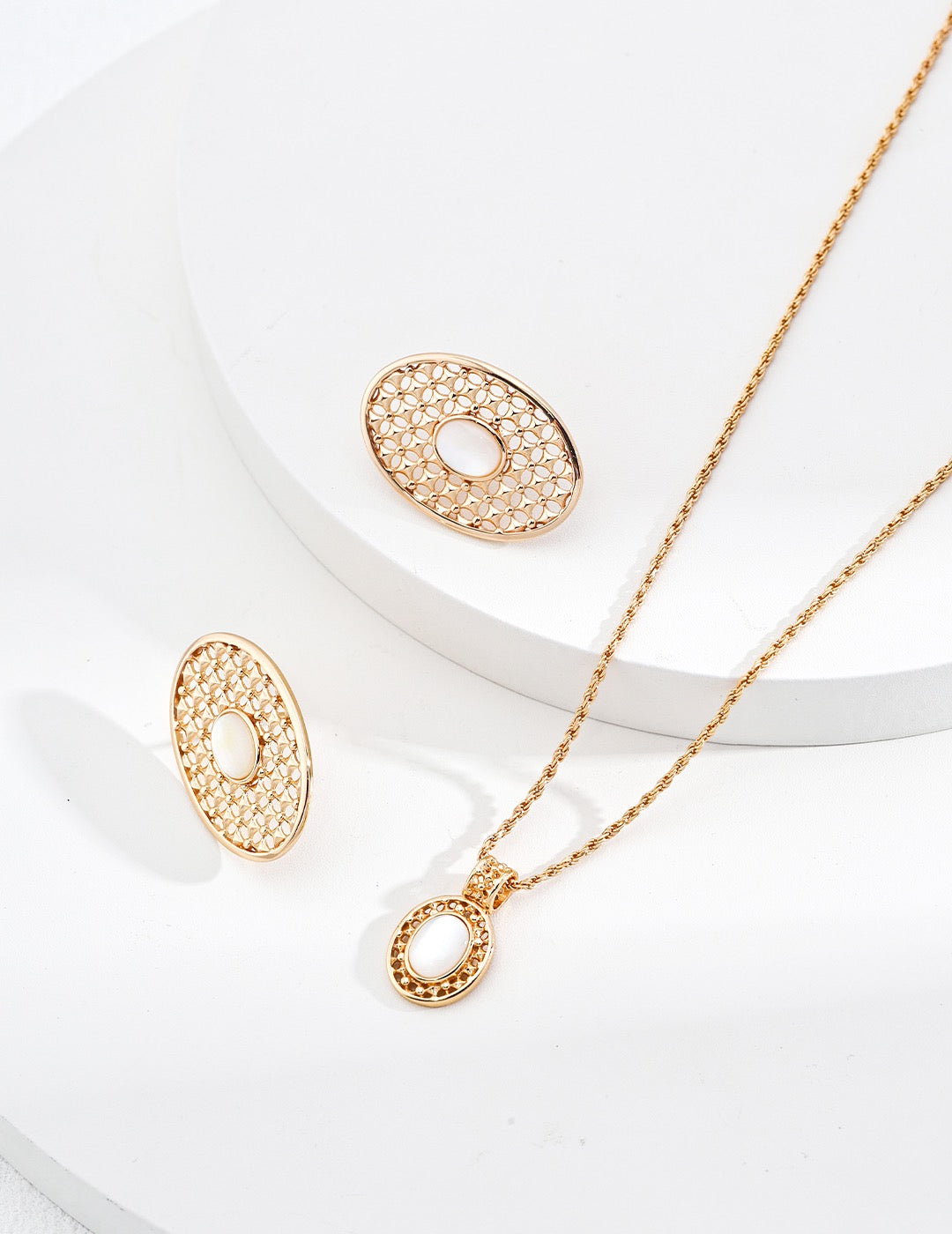 Vintage gold sterling silver Necklace (adjustable length)
